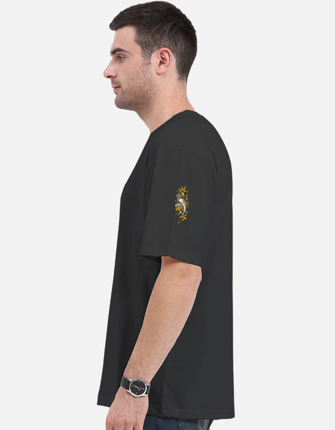 RAJIRU Bengali Typography oversized T-shirt shoulder detail